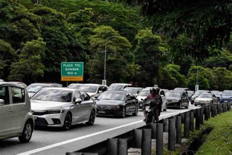 Aliran Trafik Bergerak Perlahan Di Lebuh Raya Utama Sinar Harian