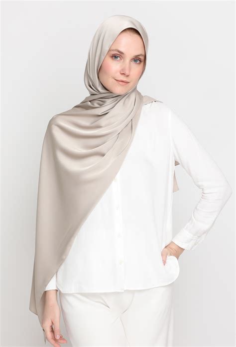 TIARA Satin Shawl In Nude Velria