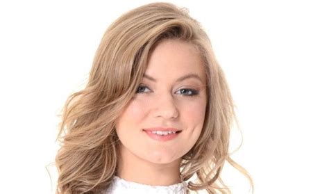 Merry Pie Biography Wiki Age Height Career Photos More In Blonde Hair Inspiration