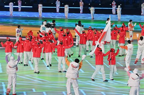 北京冬季五輪の開会式で入場行進する日：北京冬季五輪開会式・閉会式 写真特集：時事ドットコム