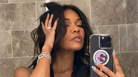 Gabrielle Union 52 Poses Nude As She Celebrates Being Confident On Her Birthday Daily Mail