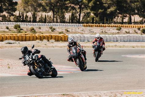 La formación de los motoristas influye en la equipación de su