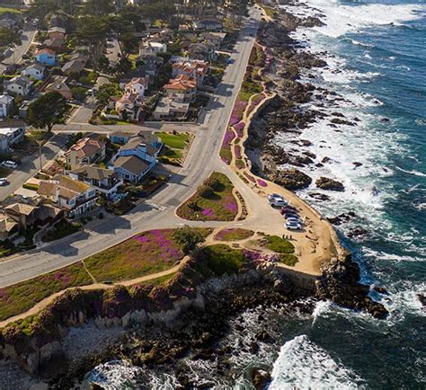 Pacific Grove Accommodations and Rooms | Lighthouse Lodge & Cottages