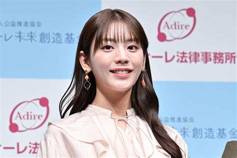 貴島明日香、母校で制服姿を披露 在校生も絶賛「可愛かった」「生徒会長やってそう」 Encount