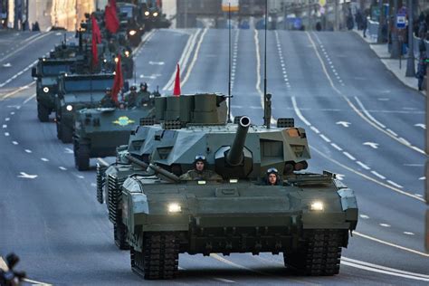 How Russia S New T 14 Armata Tanks Compare To U S Abrams Newsweek