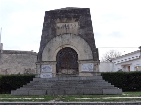 H Rault Insolite Le Monument Aux Morts De Clermont L H Rault