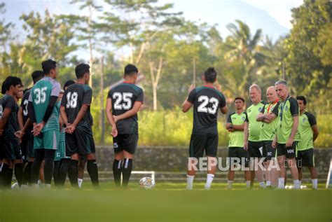 Jelang Laga Perdana Liga 1 Lini Tengah PSS Sleman Semakin Bergairah