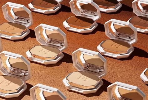 Fenty Beauty Is Releasing A Powder Foundation For Boxing Day | BEAUTY/crew