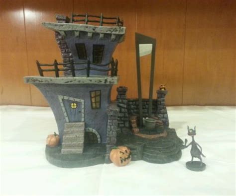 Disney Tim Burton Nightmare Before Christmas Guillotine House