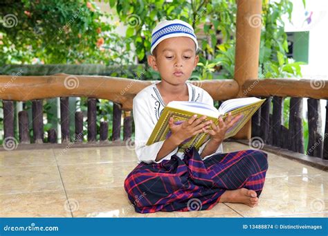 Child Reading Koran, Indonesia Stock Images - Image: 13488874