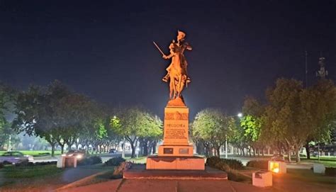 Se Iluminaron Monumentos De La Ciudad Para Visibilizar La Lucha Contra