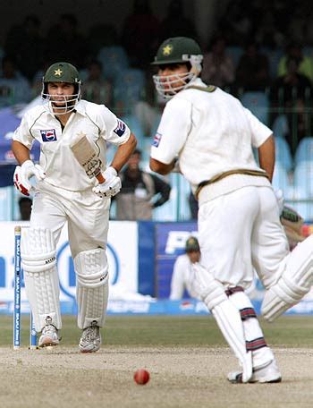 Shahid Afridi Sets Off For A Run During His 170 Run Stand With Kamran