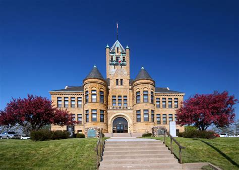 Warmest and Coldest January in Johnson County, Iowa History | Stacker