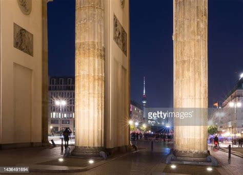 2,597 Brandenburg Gate Night Stock Photos, High-Res Pictures, and ...