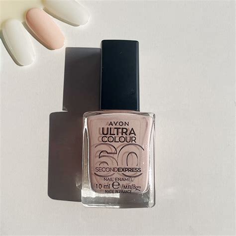 Avon Ultra Colour gyorsan száradó körömlakk Nude Secret ml