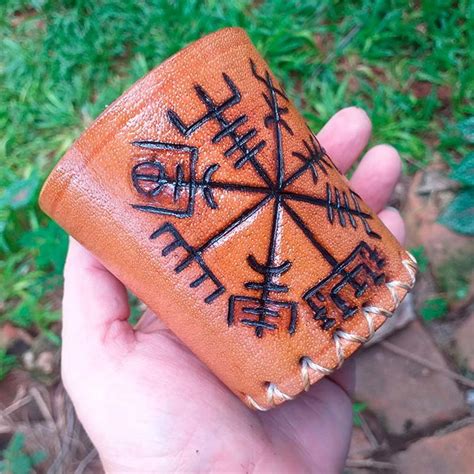 Copo De Couro Para Jogos De Dados Vegvisir Elo7