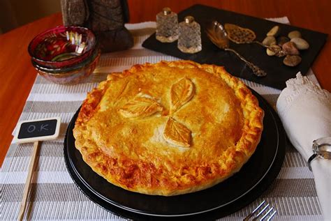 Cuchillito Y Tenedor Empanada Gallega De Bacalao Con Pasas Snack