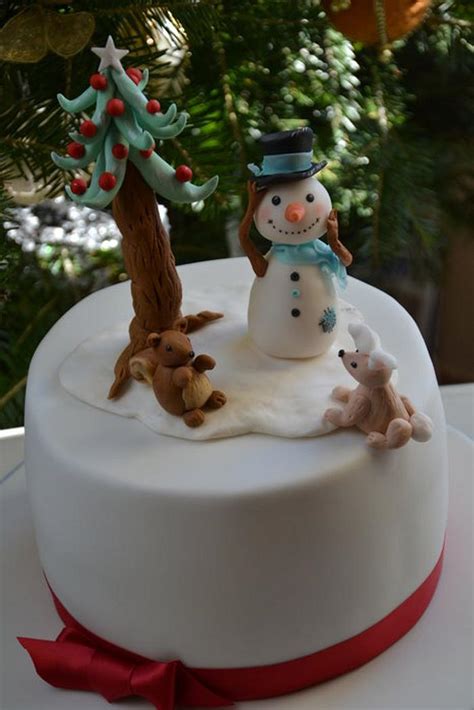 Snowman Cake Decorated Cake By Le Sucre Et Moi Fabrizia Cakesdecor