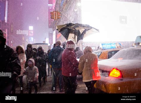 Tempête de neige times square Banque de photographies et dimages à