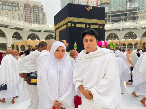 Rakhi Sawant Performs Umrah See Her 1st Pic Video From Makkah