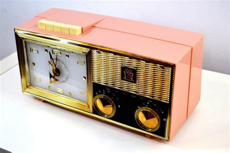 Princess Pink 1962 Bulova Model 180 Tube Am Clock Radio Retro Radios