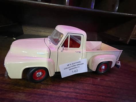 Lot - 1:18 scale 1953 Ford pickup diecast