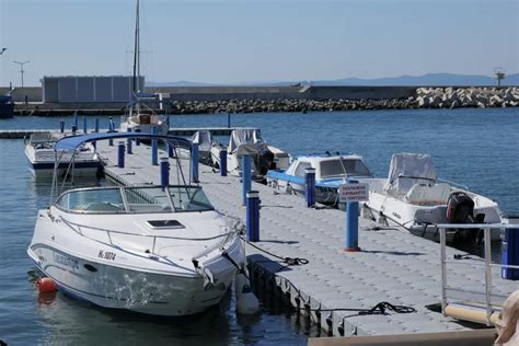 ultimate guide  floating docks  comprehensive overview buldock