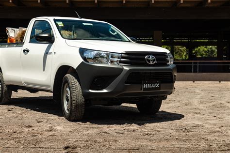 Hilux Cabina Sencilla 4x4 2 4L Galería