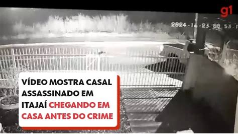 Câmera flagra chegada de empresários antes de serem amordaçados e