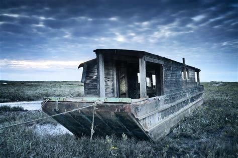 Abandoned old barge, Norfolk coastline • Master the art of landscapes, travel and outdoors ...