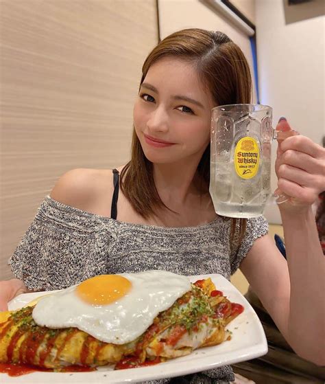 得あゆさんのインスタグラム写真 得あゆinstagram「地元の幼馴染みのやってる お好み焼き屋さん ️ オムそばに目玉焼きのせてくれ