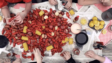 How To Eat Boiled Crawfish