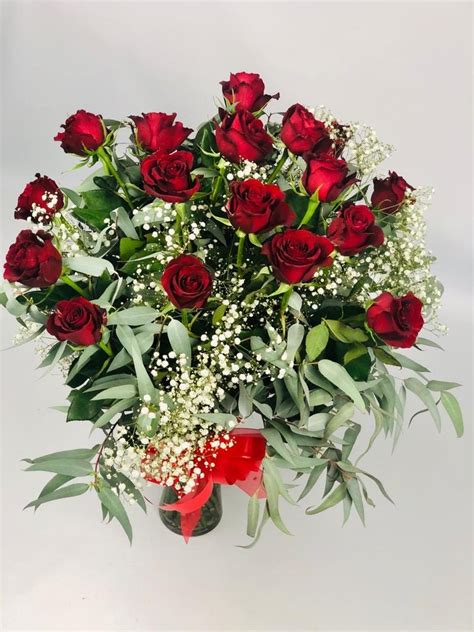 18 Red Roses In A Glass Vase Fields Of Colour Online Flower Shop