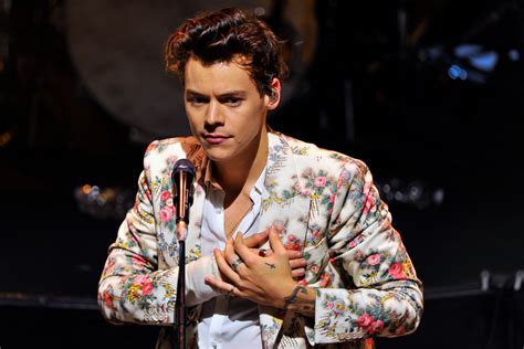 Review Harry Styles Stirring San Francisco Tour Kickoff