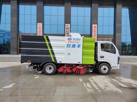 Dongfeng Rhd Truck Mounted Sweepe With Water Sprinkle For Brushes