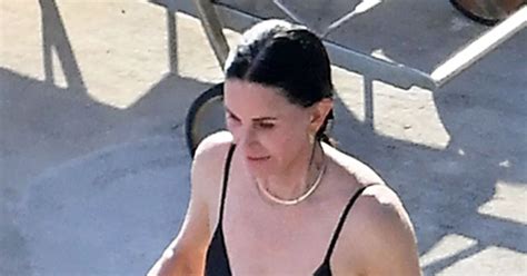 Courteney Cox 58 Shows Off Ageless Curves As She Sizzles In Bikini On