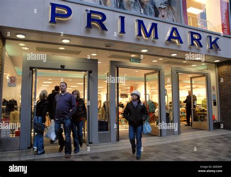 Last Minute Christmas Shopping at Primark, Sauchiehall Centre, Glasgow ...