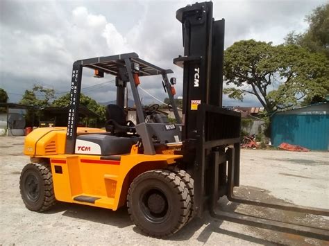 Forklift Pengangkutan Semarak Jaya Sdn Bhd