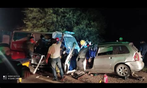 Una Ambulancia Chocó De Frente Con Un Auto Hubo 8 Muertos Y Dos