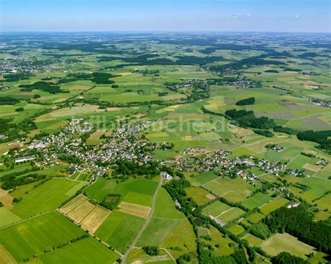 Sparneck Von Oben Stadtrand Mit Landwirtschaftlichen Feldern In