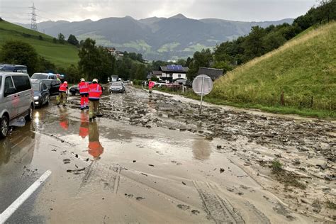 Schlammlawinen überraschen Urlauber in Österreich