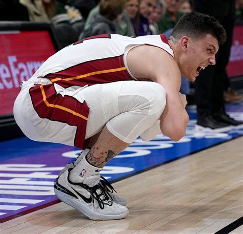 Tyler Herro Leaves Bucks Heat Game 1 With Broken Hand