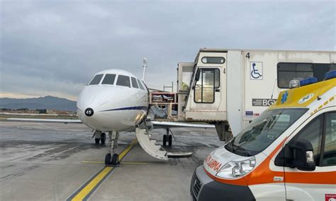 Trasporto Sanitario Durgenza Bimbo Di Nove Anni Trasferito Con Da