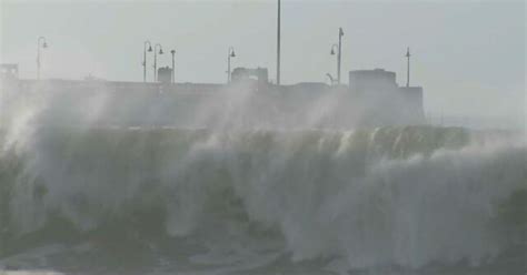 Dangerous Waves Some As Big As 40 Feet Wreak Havoc Along Pacific