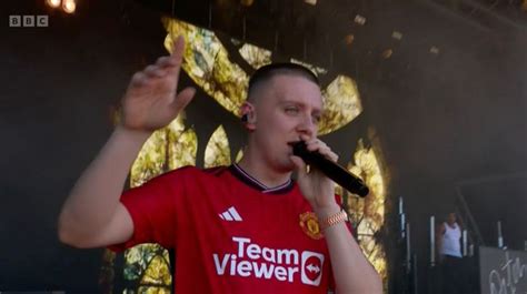 Rapper Aitch Leaks Man Utd S New Home Shirt While Performing At