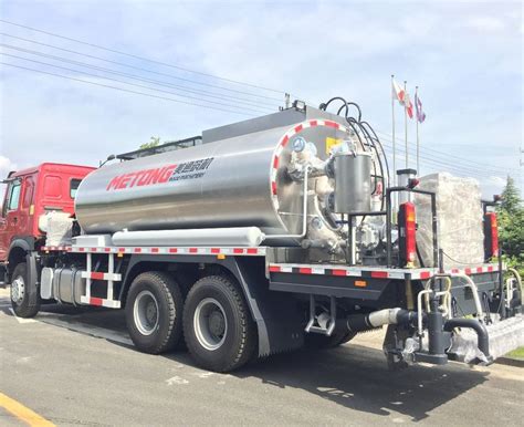 L Intelligent Asphalt Distributor Bitumen Spray Truck Road