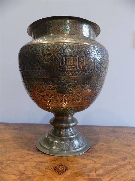 Beautiful Large 19th Century Indian Brass Planter 138 La468618