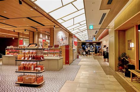 Shopping Mall In Japan Picture And Hd Photos Free Download On Lovepik