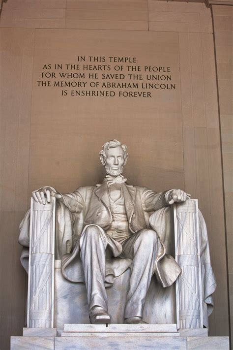 Statue of Abraham Lincoln · Free Stock Photo