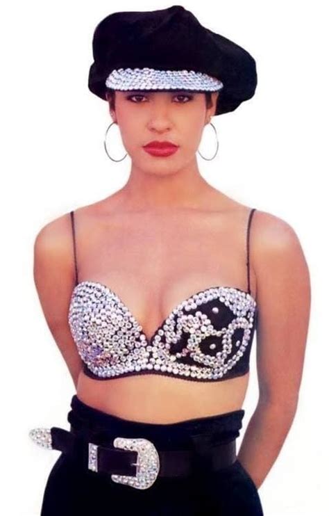 Of Selena Quintanilla S Iconic Outfits Selena Quintanilla Outfits